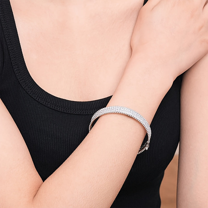 Un bracciale di lusso con brillanti in zirconia a stella piena in argento 925 per le signore