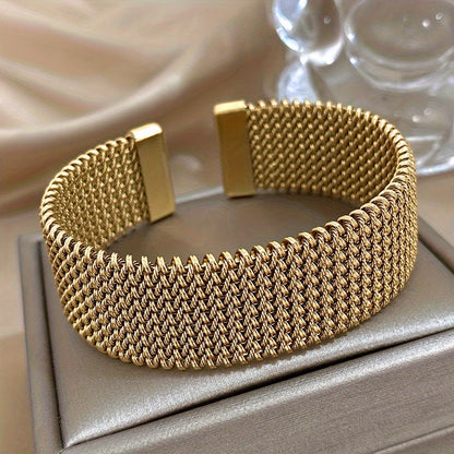 Bracciale Uomo/Donna in Acciaio Placcato Oro 18K – Stile urban-gotico, resistente e versatile. Perfetto per ogni occasione.