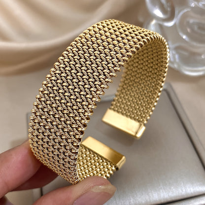 Bracciale Uomo/Donna in Acciaio Placcato Oro 18K – Stile urban-gotico, resistente e versatile. Perfetto per ogni occasione.