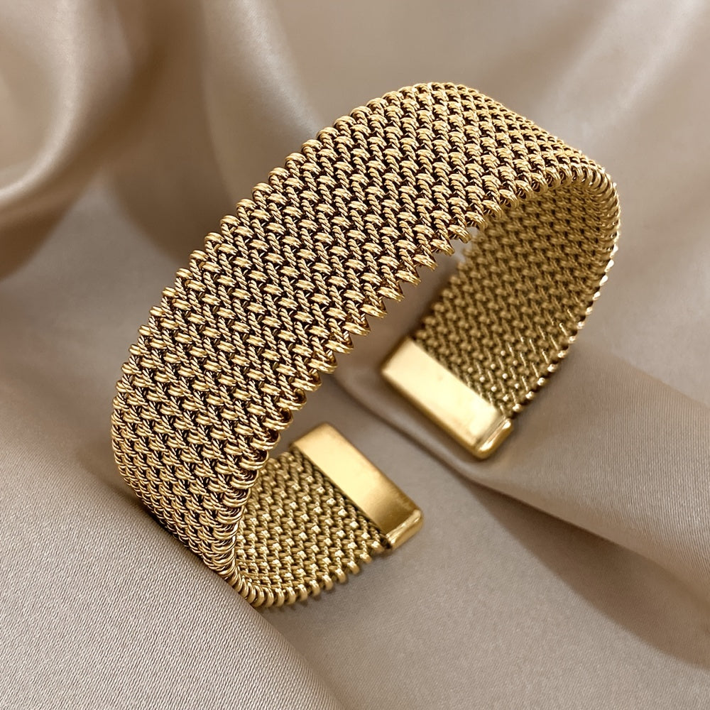Bracciale Uomo/Donna in Acciaio Placcato Oro 18K – Stile urban-gotico, resistente e versatile. Perfetto per ogni occasione.