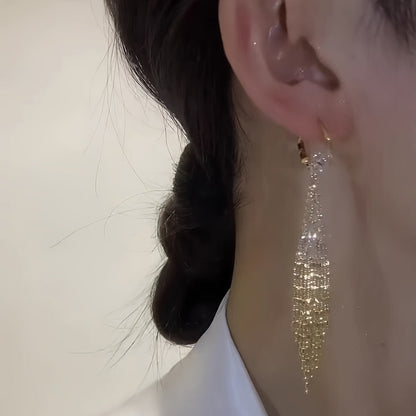 Linea- Eleganti orecchini pendenti con nappe scintillanti, design pavé con zirconi brillanti