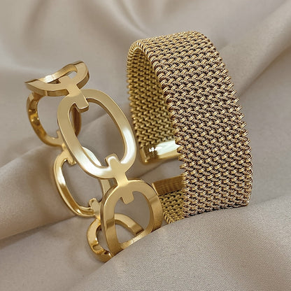 Coppia di Braccialetti Chic Dorati – Acciaio Inossidabile 304 con Design Geometrico Vuoto