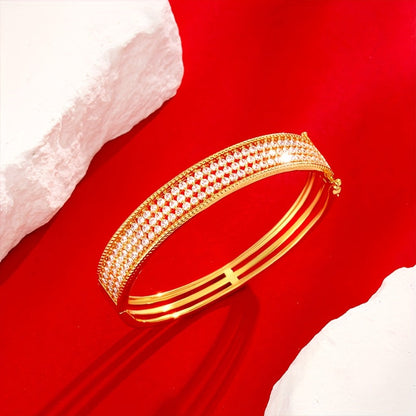 Un bracciale di lusso con brillanti in zirconia a stella piena in argento 925 per le signore