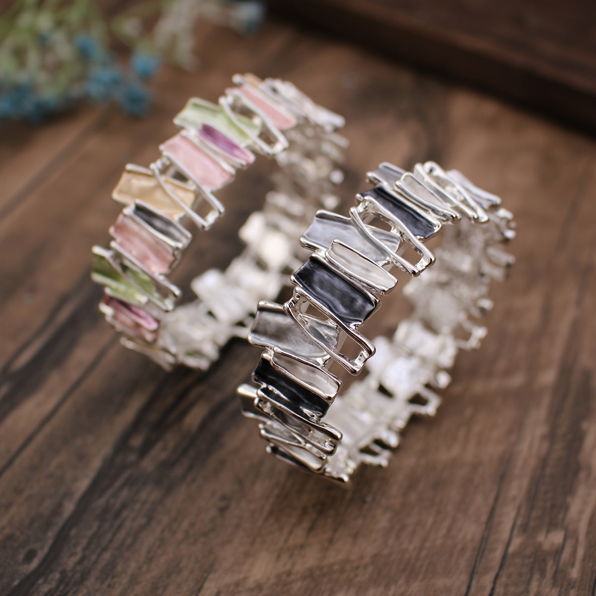 One Piece · Nuovo Bracciale Estivo in Lega Smaltata con Gocce di Colore Irregolari