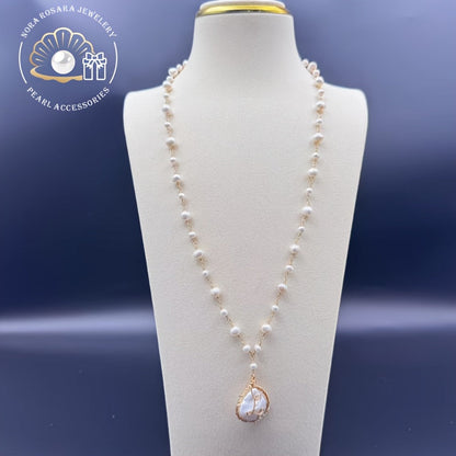 Collana Lunga in Perle Barocche – Elegante e versatile, perfetta per feste o regali. Raffinata semplicità per tutte le occasioni.