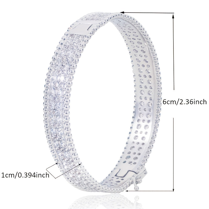 Un bracciale di lusso con brillanti in zirconia a stella piena in argento 925 per le signore